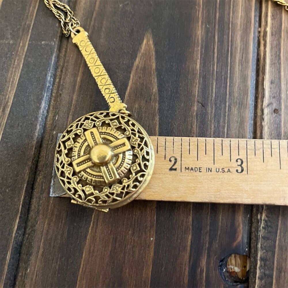 VTG Gold Tone Maltese Cross Medallion Double Byzantine Chain Locket Necklace - Picture 9 of 9